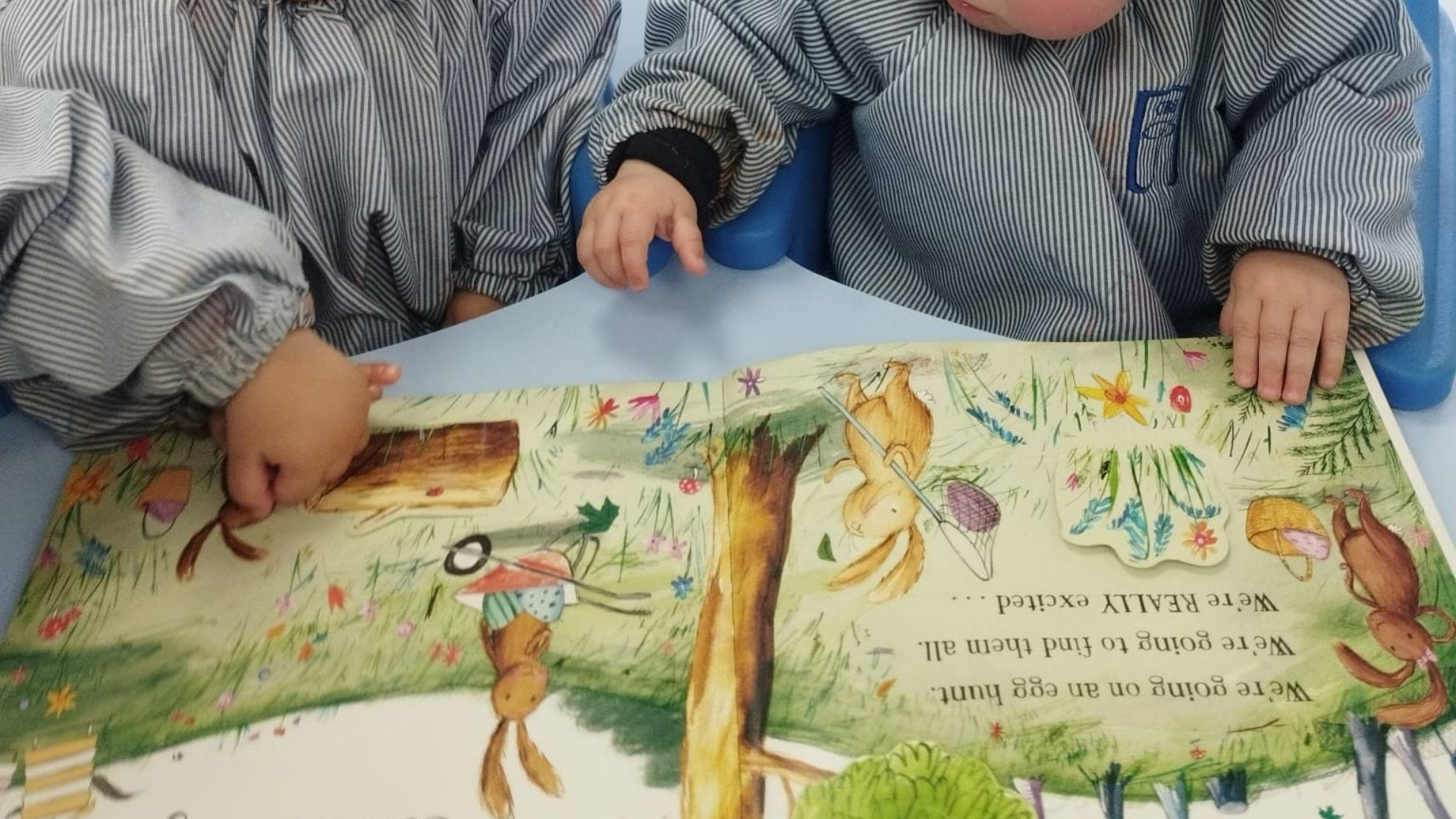 Niños de CBS Pre-School iniciándose en la lectura a través de los cuentos