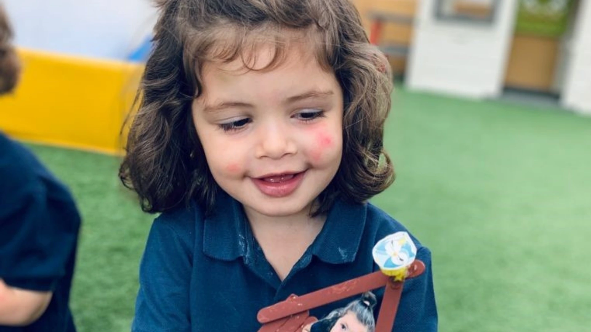 Actividad creativa de niños en CBS Pre-School