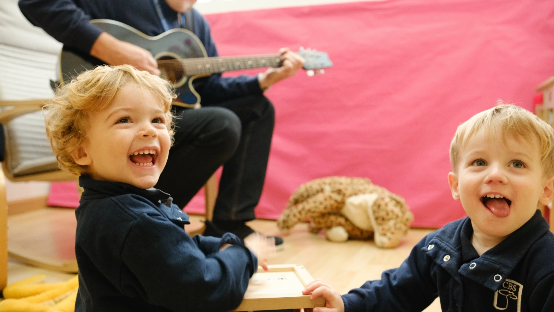 Niños disfrutando de una actividad en CBS Pre-School